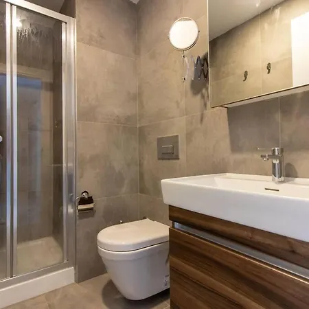 Tranquil Cozy 1br Corner Flat W/ Free Shuttle+gym #83 Apartman Isztambul